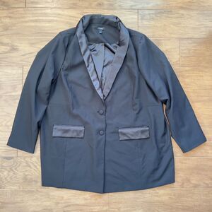 Torrid Blazer Size 5 5X Deep Black Studio Refined Crepe Satin Lapel Button Cuff